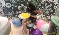Safira Crushes 21 Balloons Under Her Butt on a Chair