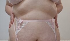 The beauty of my big belly: simply admirable!