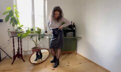 hard tapping in boots on wooden flore