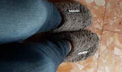 FLUFFY SLIPPERS AND NATURAL FEET