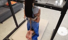 xy217-Barefoot Chinese girl was punished by her master to kneel behind her and hang her feet