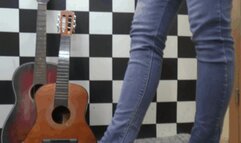 Wooden Guitars meets wooden Mules