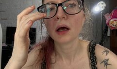 Emma takes out a lot of snot from her clothes, shakes them out and rinses the solution with a solutione - 34 (there are other parts of clips with nose)