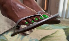 “Missprettytoes green apple toes Shoe dangle”