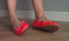 Closeup Coral Flat Shoeplay (mkv)