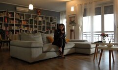 MISTRESS LILY DUPONT : GOLDY'S DOORMAT mobile