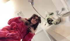 Tinies Get Feet (Giantess)