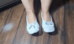 Deep toe wiggle in grey ballet flats 2 TW