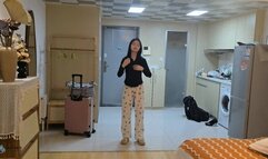 Youthful girl experiences Chinese style five flower big tie placement (Chinese model)