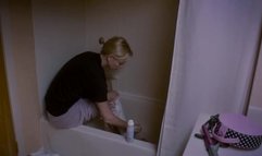 Charlize Theron shaves legs and strips naked in Young Adult