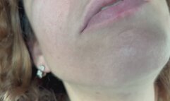 Marylin Destroys a Bagel