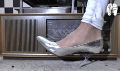 Old historical Radio crushed under High Heels 2