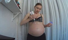 SPREAD LOTION ON PREGNANT BELLY (33 weeks)