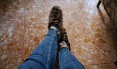 LEOPARD PRINT HOME SLIPPERS AND PINEAPPLE SOCKS