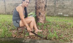 I have to scratch my feet a lot when pruning the garden (3)