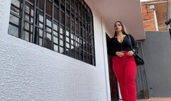 Karlotta tries to start the Fiat with red heels