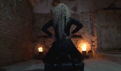 SHEELA SINNER - FACESITTING IN CATSUIT