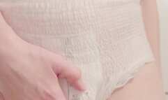 Pinkie wets her abena pullup and cums inside it