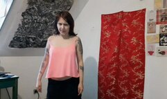 Step-mom buttcrack, shirt-crack and pussy-crack