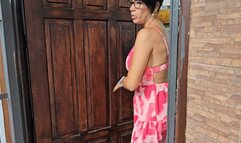 Milah trying the Land Cruiser 1977 before buying it