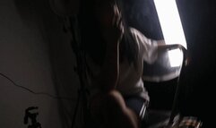 Model HEIYU pulls out the smoking