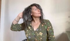 dry her beautiful hairs with hair dryer