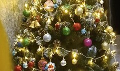 Valeri blow yellow balloon