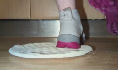 Nike Metcon preparing slave meal,