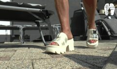 Cars under giantess mules