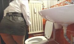 Leaving in the middle of a job interview to take a huge dump ~ The humiliation! WMV
