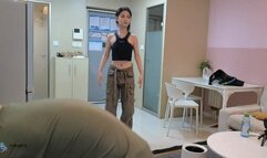 Pretty girl tied up in tortoiseshell on the couch (Chinese model)