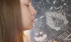 SMOKING YULIANA MALBORA RED CLOSE UP