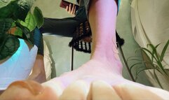 Unaware Botanical Giantess