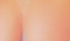 Sentando e roçando meu grelo grande