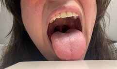 Giantess's Waiting Mouth