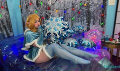 Winter Zelda Blows Up Beautiful Snowflake Mylar Balloons