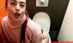 Quiet toilet and lots of my splashes, everyone hear me! wmv