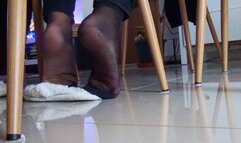 Under the table footjob '24 Christmas Rhythm of Music series 1