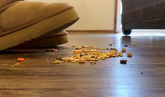 European Beauty (19) Crushes Peanuts & Reese’s in Soft UGG Boots (4K)