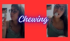 Mi boca esta feliz de comer este duro turron