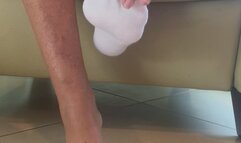 I make a pin dick worship, my sweaty smelly feet