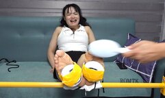 A girl who is super ticklish, torment her soles with a massager, drives her crazy