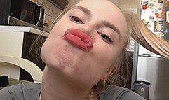 I smell my lips! MP4