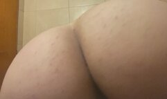 Watch me do some ass spreading before shower