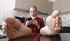 Wrinkled feet with big toes! MP4