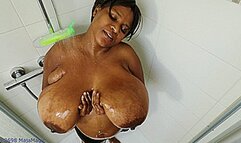 Maja meets Pam Part 228 - A Hot Morning Shower with Pam - Alternate Version (Clip No 2698 - wmv version)