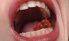 BIG TEETH BITE THE JELLY BALLS HARD!