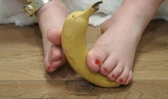 Banana and the grace of feet | Complete silence