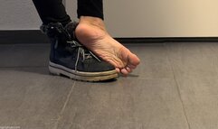 FUNGUS ITCHY FEET WHILE DRIVING TO WORK - MP4 Mobile Version