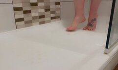 Tiptoe in the shower